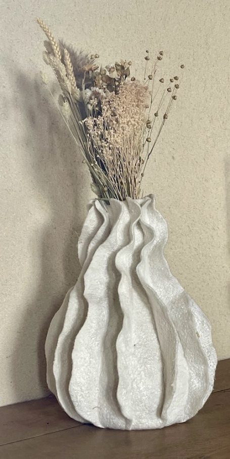 Pot à volants crème